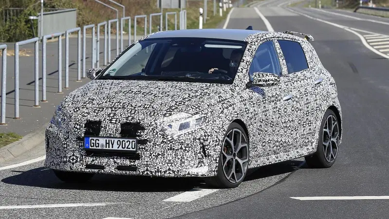Hyundai i20 N 2020: sentite come suona! Scoppietta come la i30 N [Video spia]