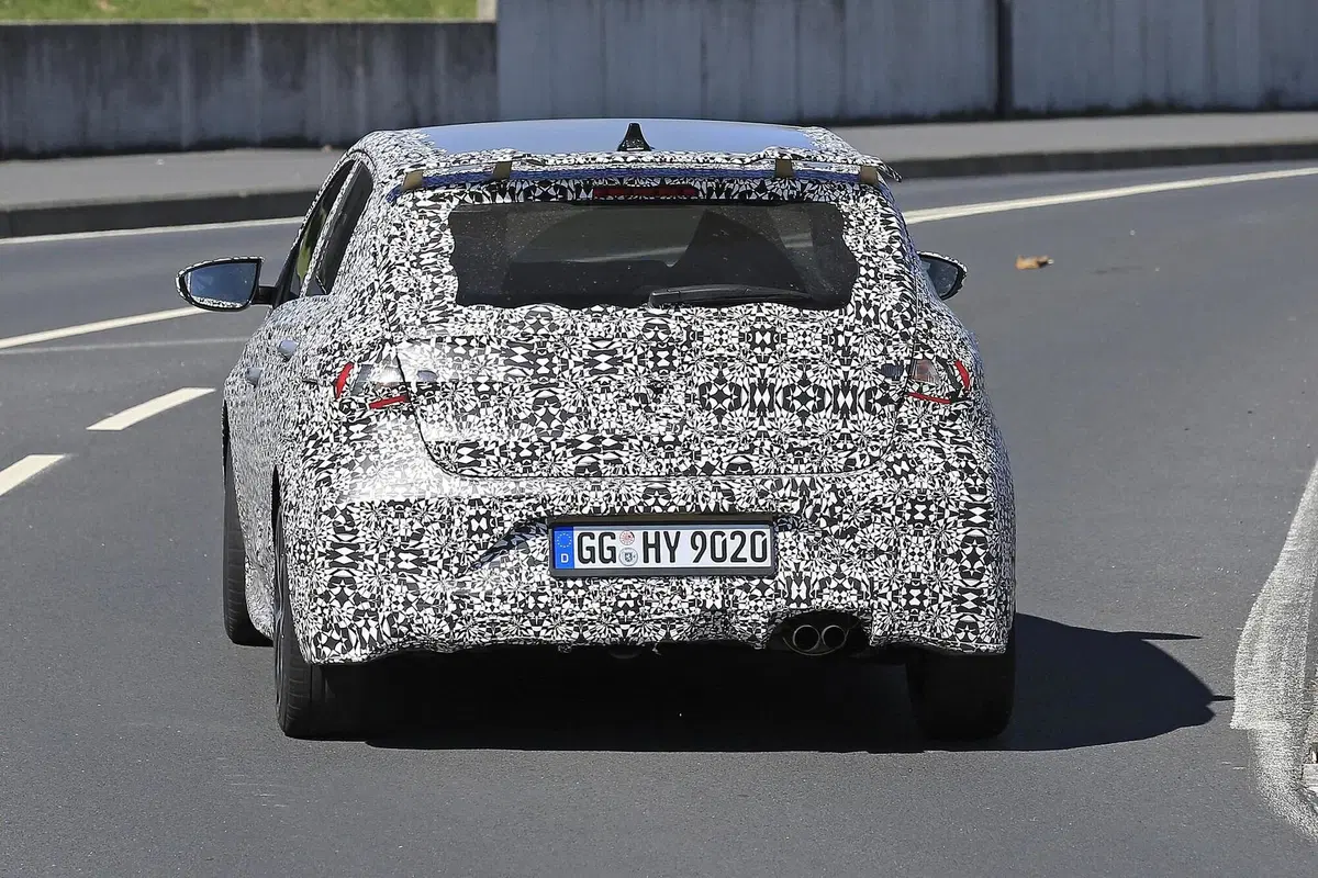 Hyundai i20 N: la hot hatch coreana si fa vedere meglio [Foto spia] (9)