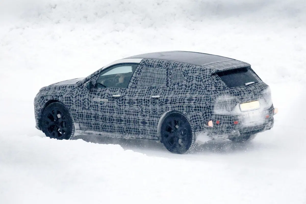 BMW iNext: chi chiamerà iX5? [Foto spia] (2)
