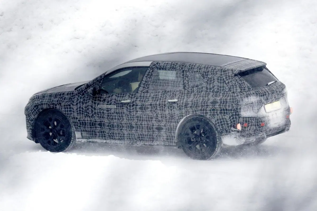 BMW iNext: chi chiamerà iX5? [Foto spia] (10)