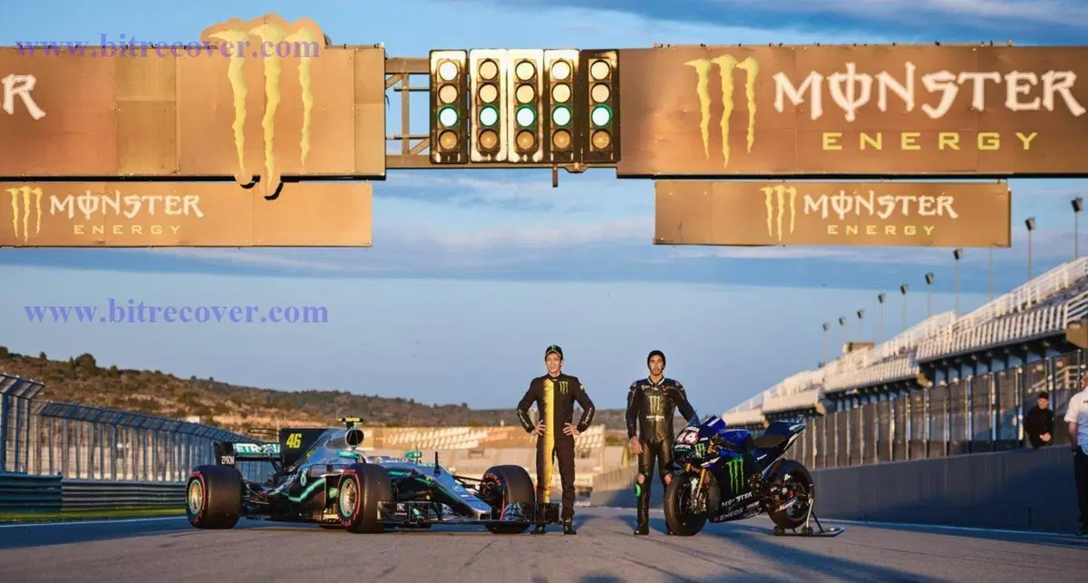 Rossi vs Hamilton: le foto e il video dello scambio MotoGP - F1 (3)