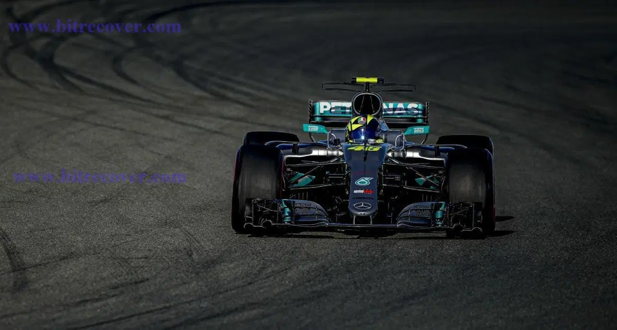 Rossi vs Hamilton: le foto e il video dello scambio MotoGP - F1 (5)