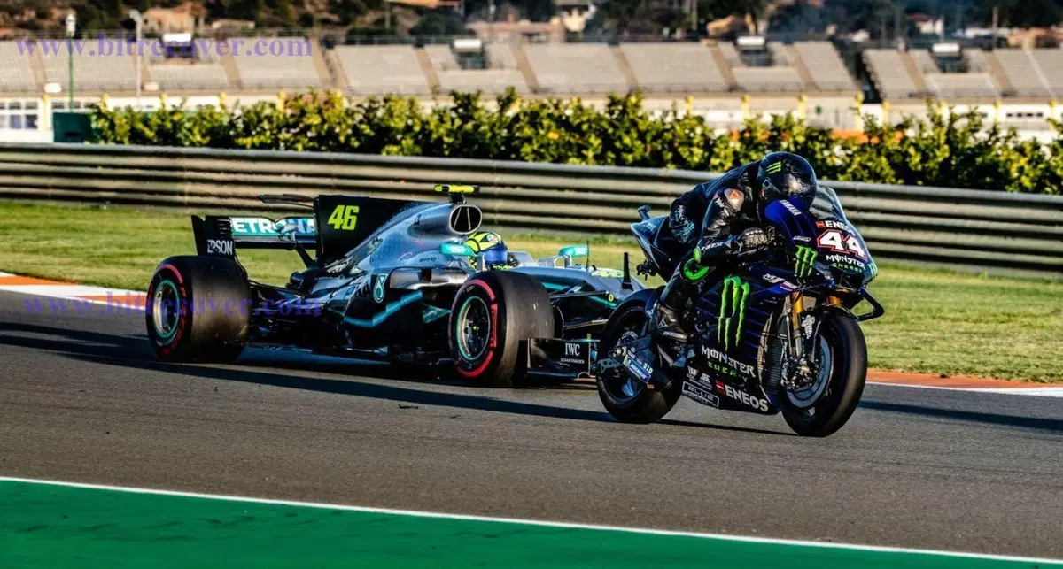Rossi vs Hamilton: le foto e il video dello scambio MotoGP - F1 (8)