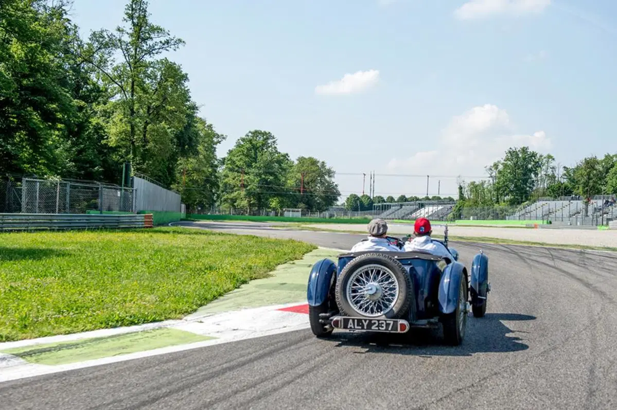 In pista sulla sopraelevata di Monza: con la Mille Miglia 2016 (7)