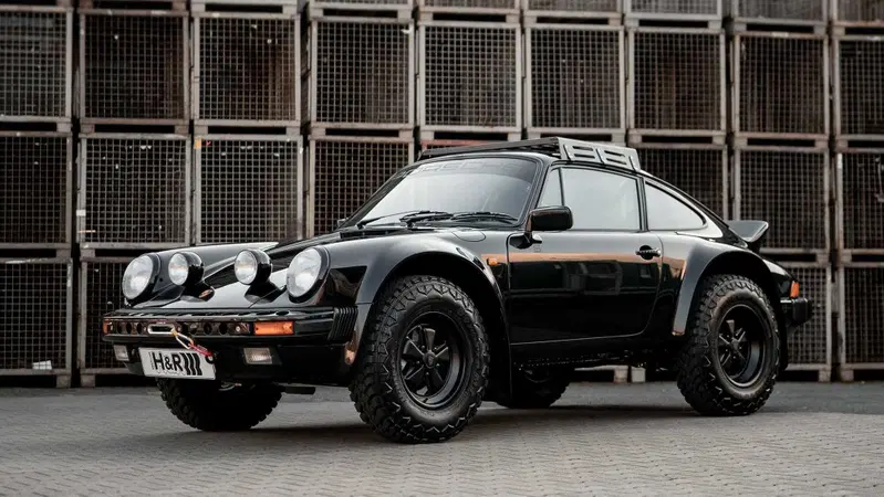 One off su base Porsche 911 d'epoca: sportiva fuoristrada quasi da Dakar