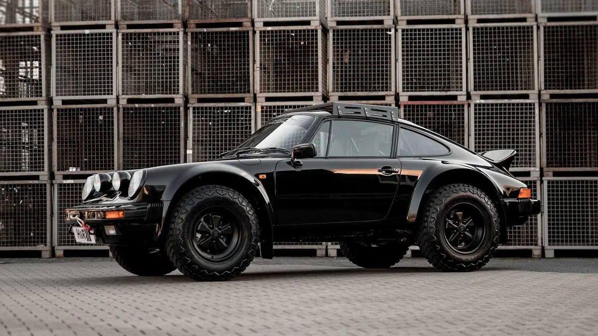 One off su base Porsche 911 d'epoca: sportiva fuoristrada quasi da Dakar