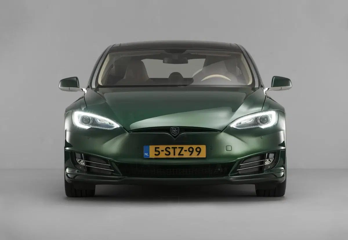 Volete una Tesla Model S Station Wagon? 224.521€, esemplare unico (5)