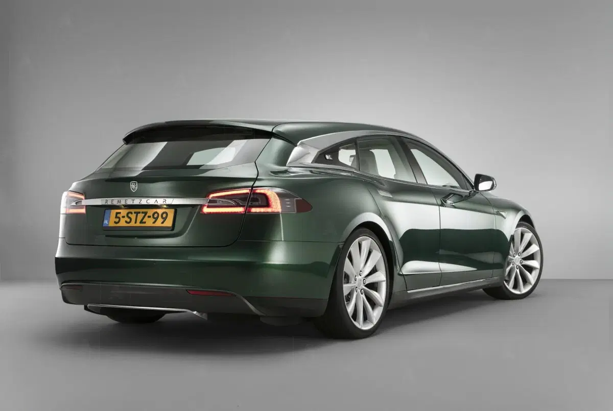 Volete una Tesla Model S Station Wagon? 224.521€, esemplare unico (7)