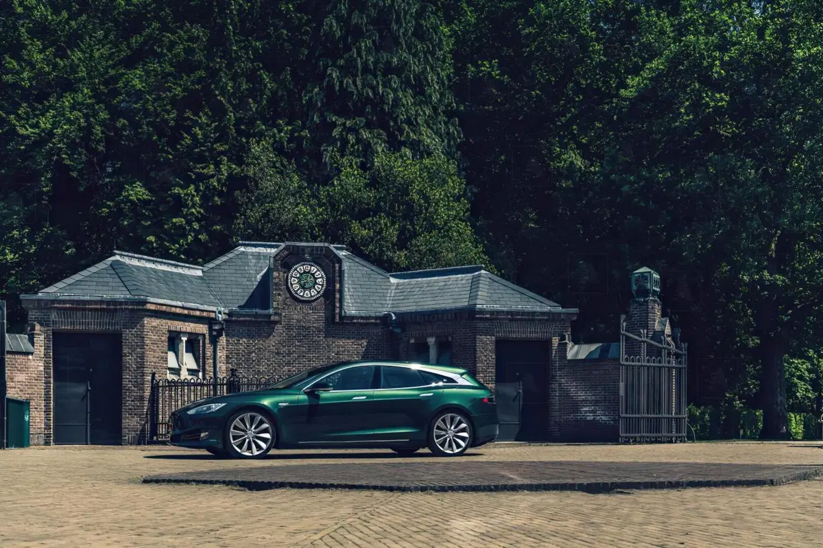 Volete una Tesla Model S Station Wagon? 224.521€, esemplare unico (8)