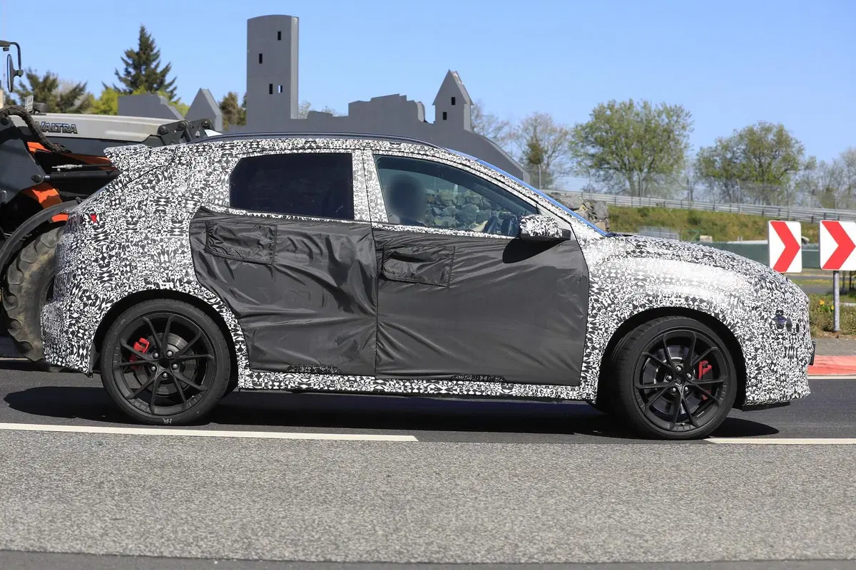 Hyundai Kona N: crossover da 275 CV e trazione integrale? [Foto spia] (8)