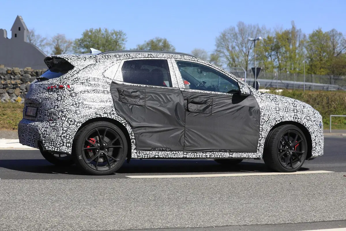 Hyundai Kona N: crossover da 275 CV e trazione integrale? [Foto spia] (9)