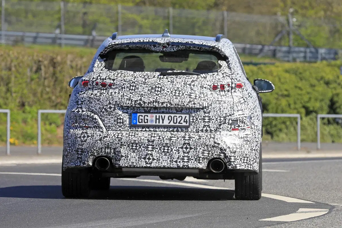 Hyundai Kona N: crossover da 275 CV e trazione integrale? [Foto spia] (12)