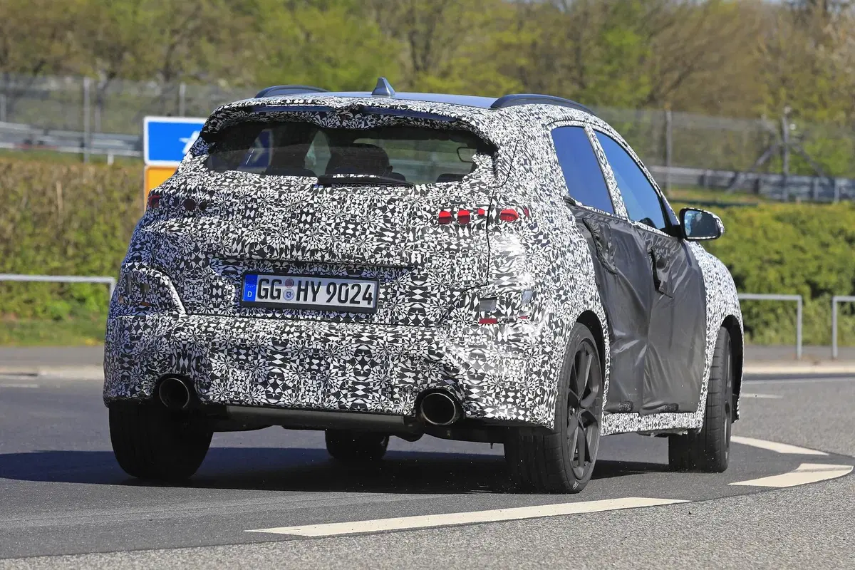 Hyundai Kona N: crossover da 275 CV e trazione integrale? [Foto spia] (11)
