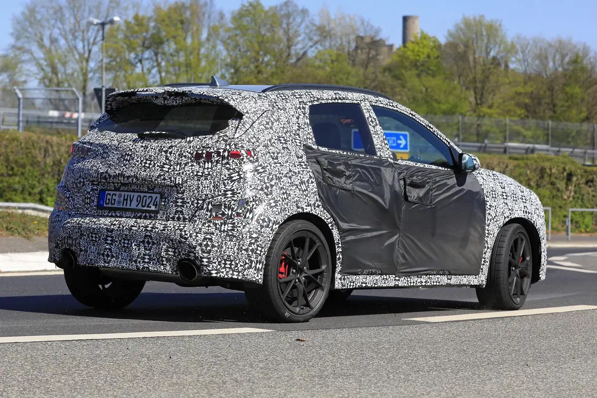Hyundai Kona N: crossover da 275 CV e trazione integrale? [Foto spia] (10)