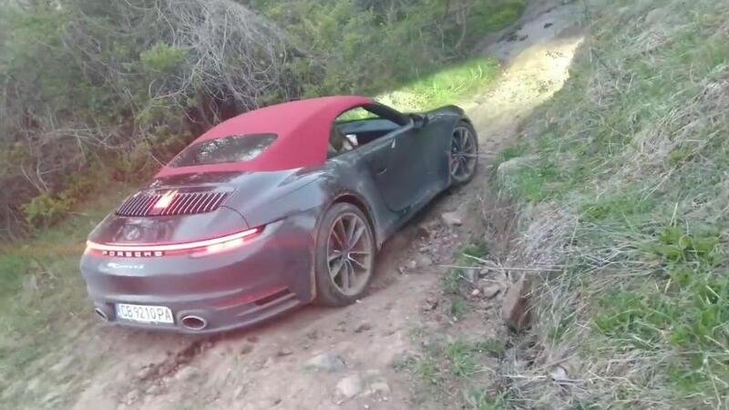 Porsche 911 Carrera 4S in off-road, succede in Bulgaria [VIDEO]
