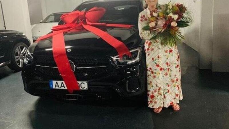 Cristiano Ronaldo regala una Mercedes GLC alla mamma