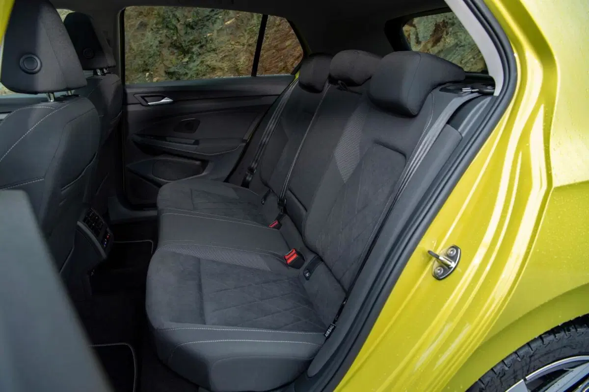 Volkswagen Golf 2.0 TDI SCR Life (13)
