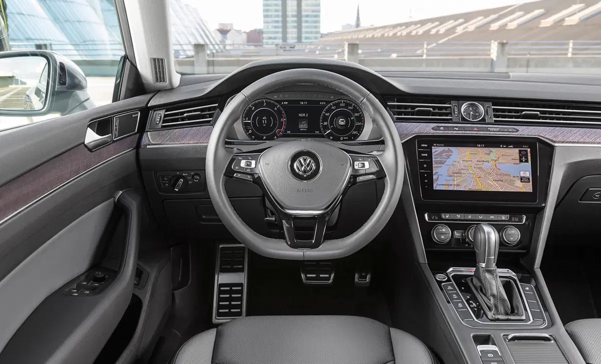 Volkswagen Arteon (2017-21) (36)