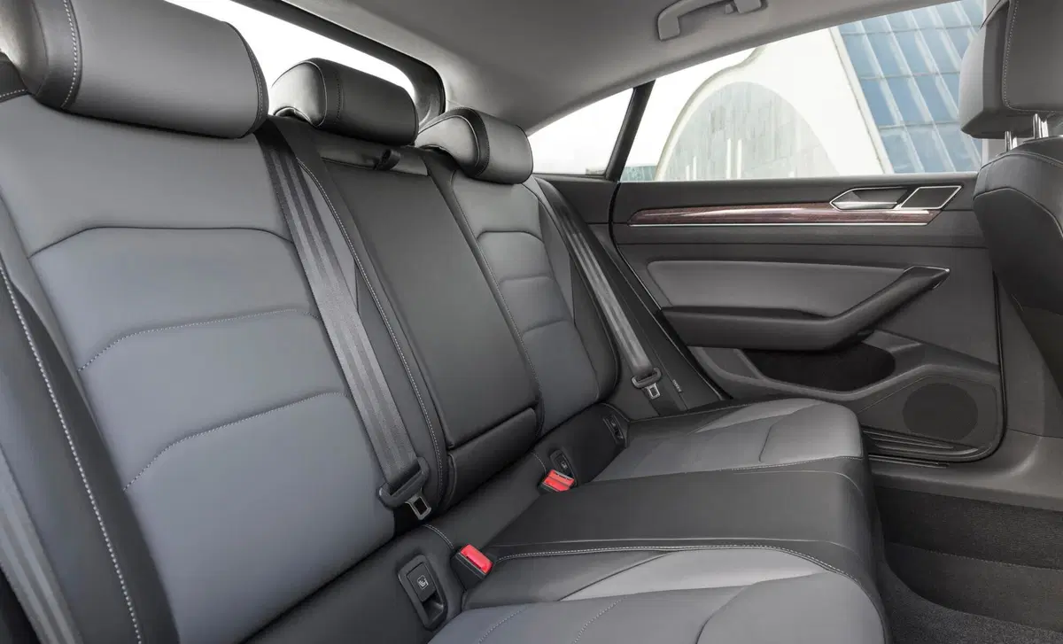 Volkswagen Arteon (2017-21) (38)