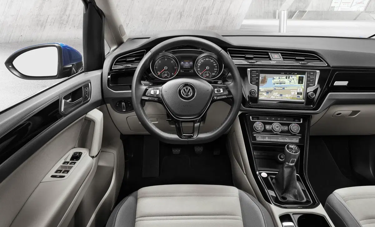 Volkswagen Touran 2.0 TDI 115 CV SCR Business BlueMotion Technology (11)