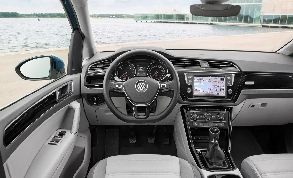 Volkswagen Touran 2.0 TDI 115 CV SCR Business BlueMotion Technology (17)