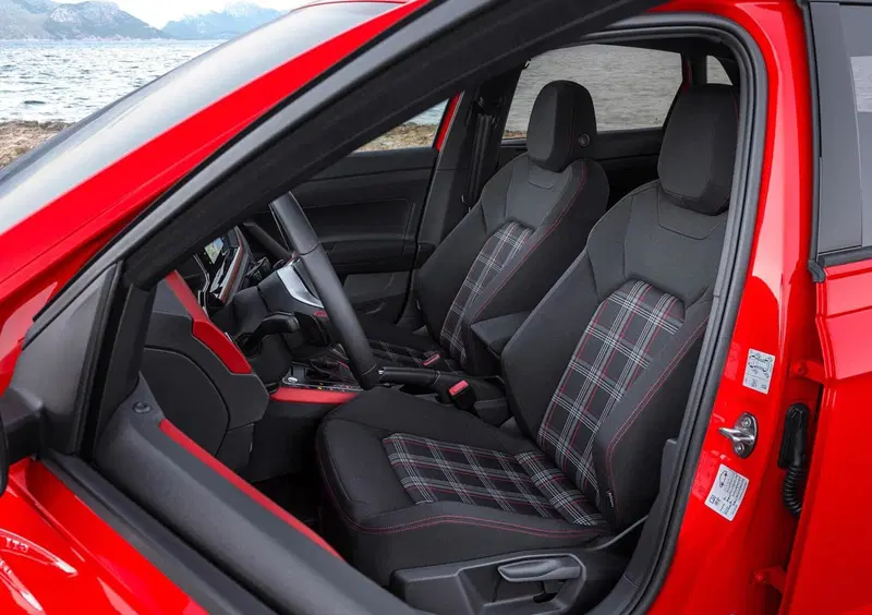 Volkswagen Polo (2017-->>) (44)
