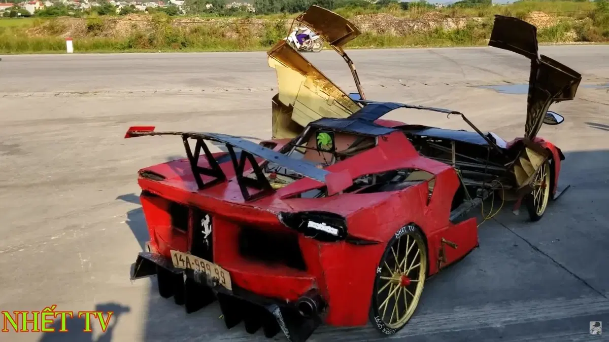 Vietnam: costruita una Ferrari FXX K di cartone funzionante [VIDEO] (2)