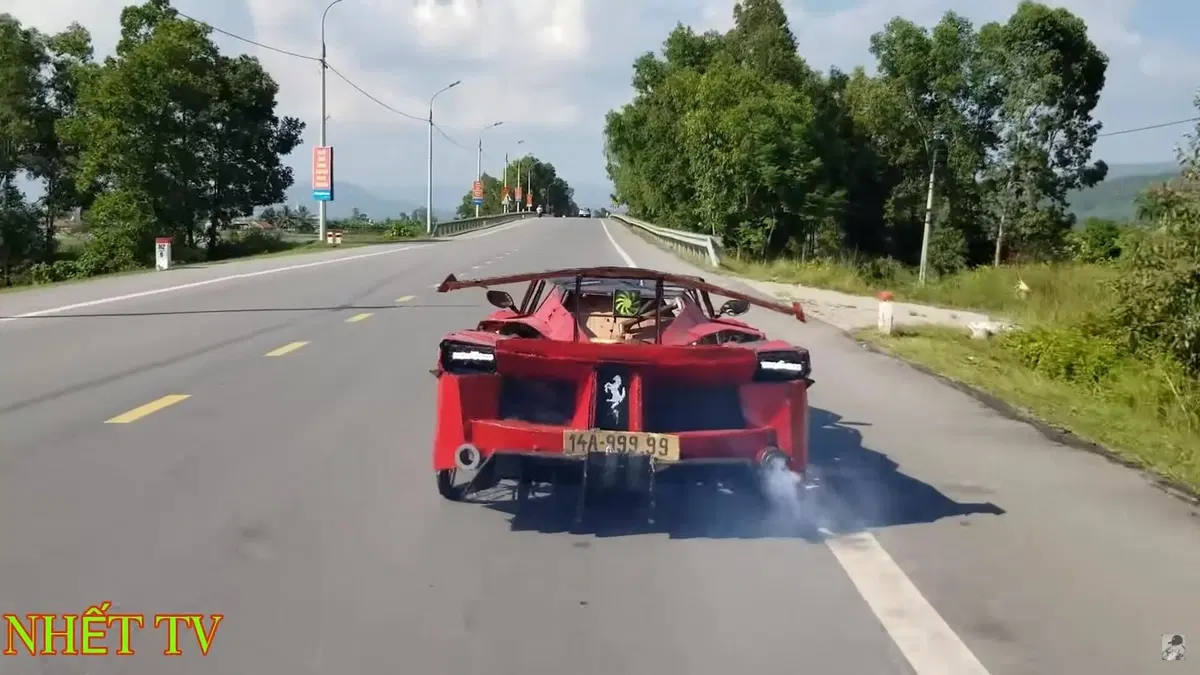Vietnam: costruita una Ferrari FXX K di cartone funzionante [VIDEO]