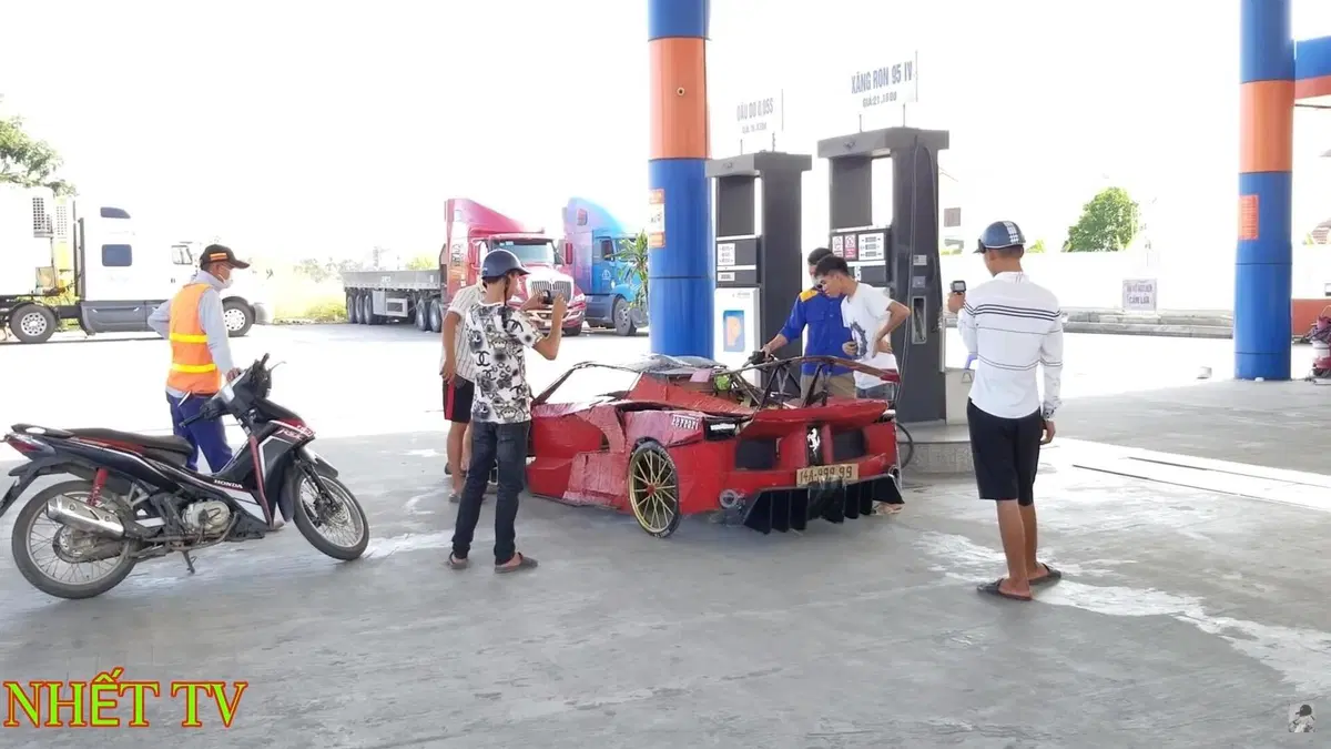 Vietnam: costruita una Ferrari FXX K di cartone funzionante [VIDEO] (3)