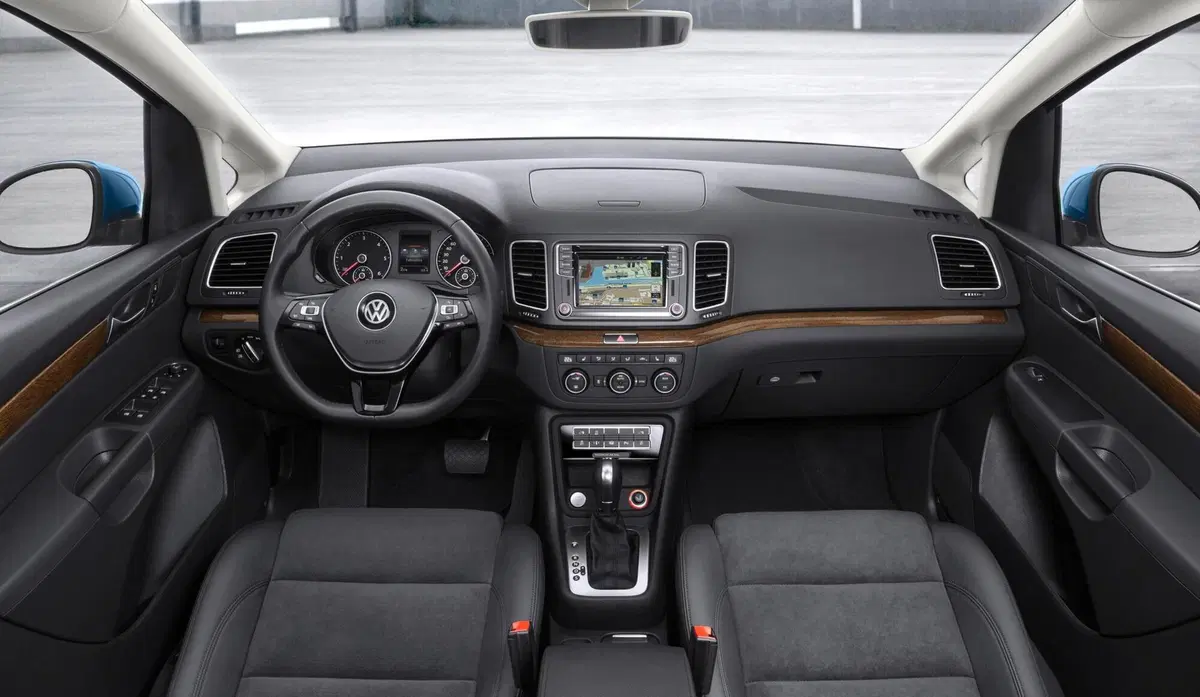 Volkswagen Sharan 2.0 TDI 177 CV SCR DSG Executive BlueMotion Tech. (15)