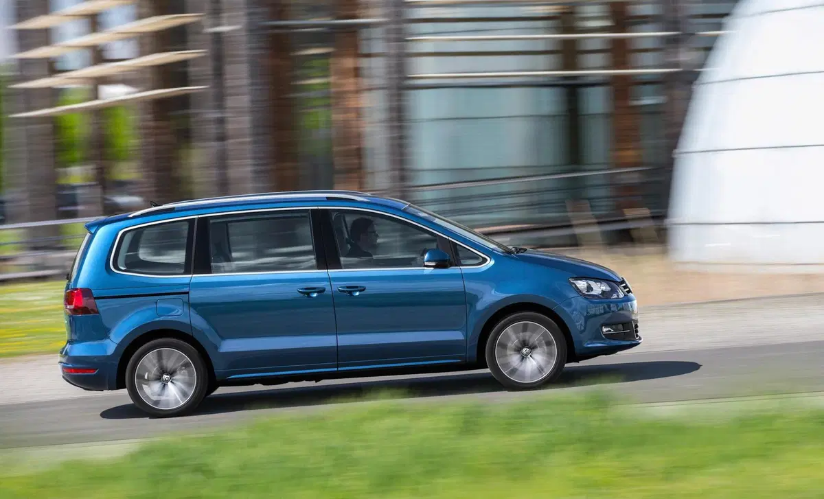 Volkswagen Sharan 2.0 TDI 177 CV SCR DSG Executive BlueMotion Tech. (6)