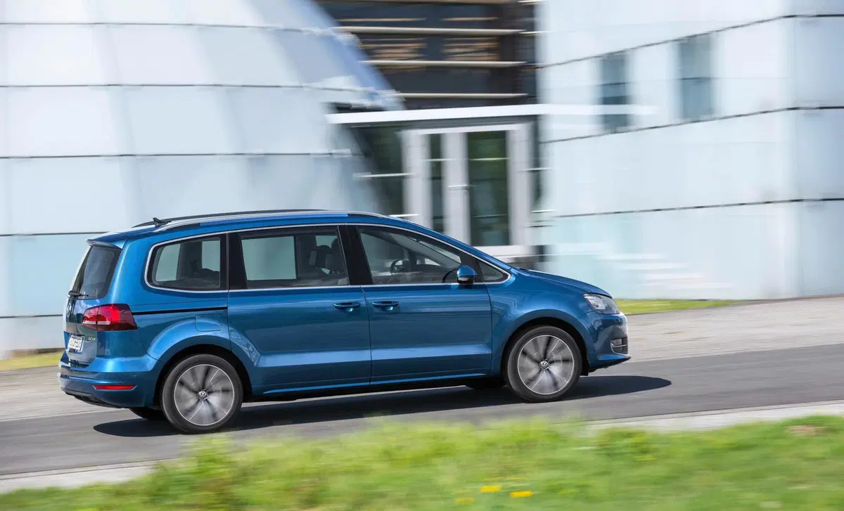 Volkswagen Sharan 2.0 TDI 177 CV SCR DSG Executive BlueMotion Tech. (20)