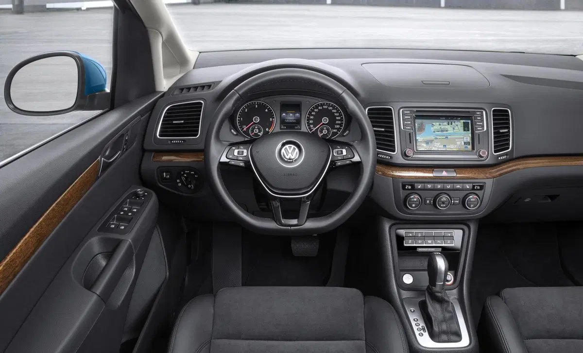 Volkswagen Sharan 2.0 TDI 177 CV SCR DSG Executive BlueMotion Tech. (11)