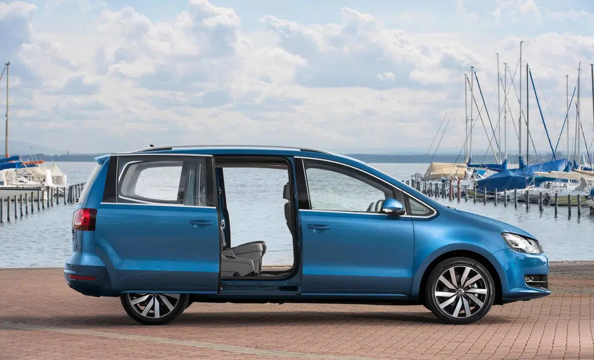 Volkswagen Sharan 2.0 TDI 177 CV SCR DSG Executive BlueMotion Tech. (7)