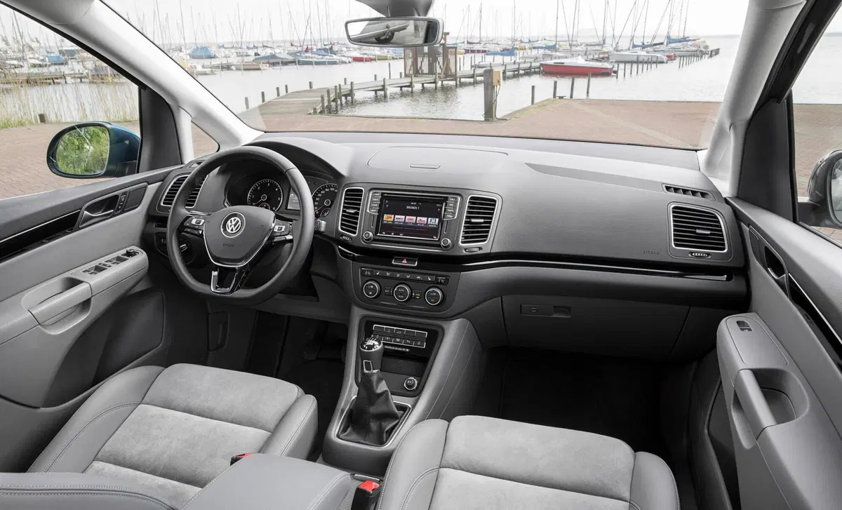 Volkswagen Sharan 2.0 TDI 177 CV SCR DSG Executive BlueMotion Tech. (17)