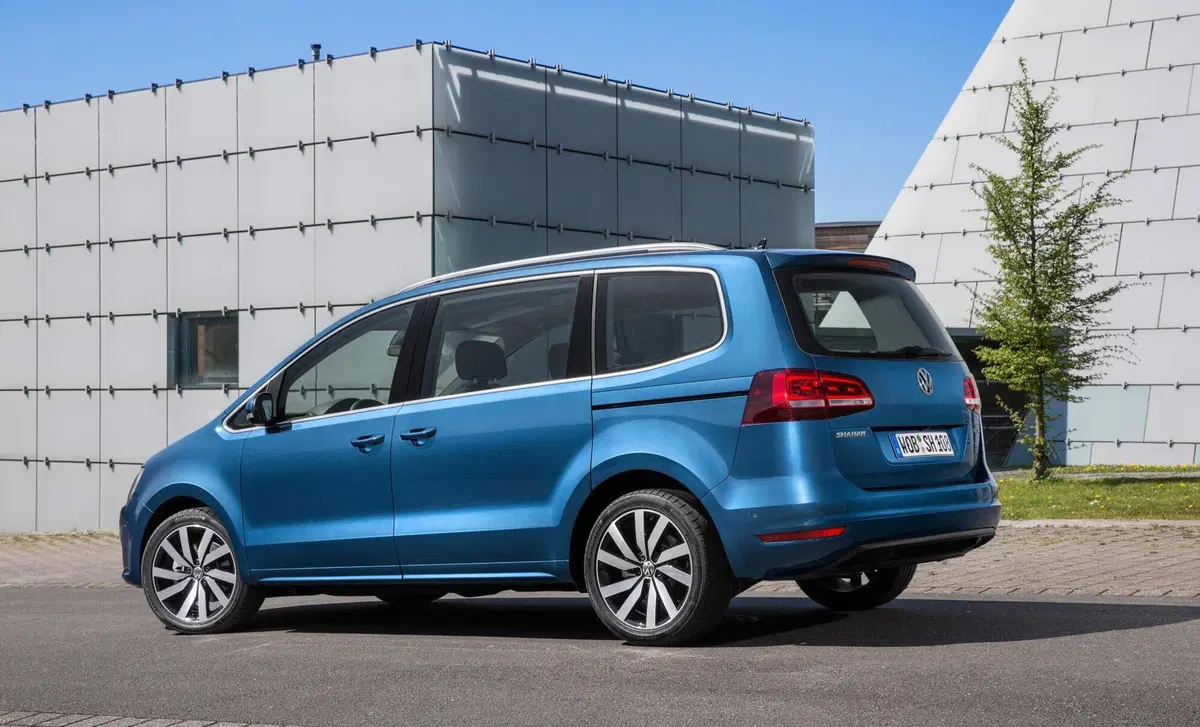 Volkswagen Sharan 2.0 TDI 177 CV SCR DSG Executive BlueMotion Tech. (9)