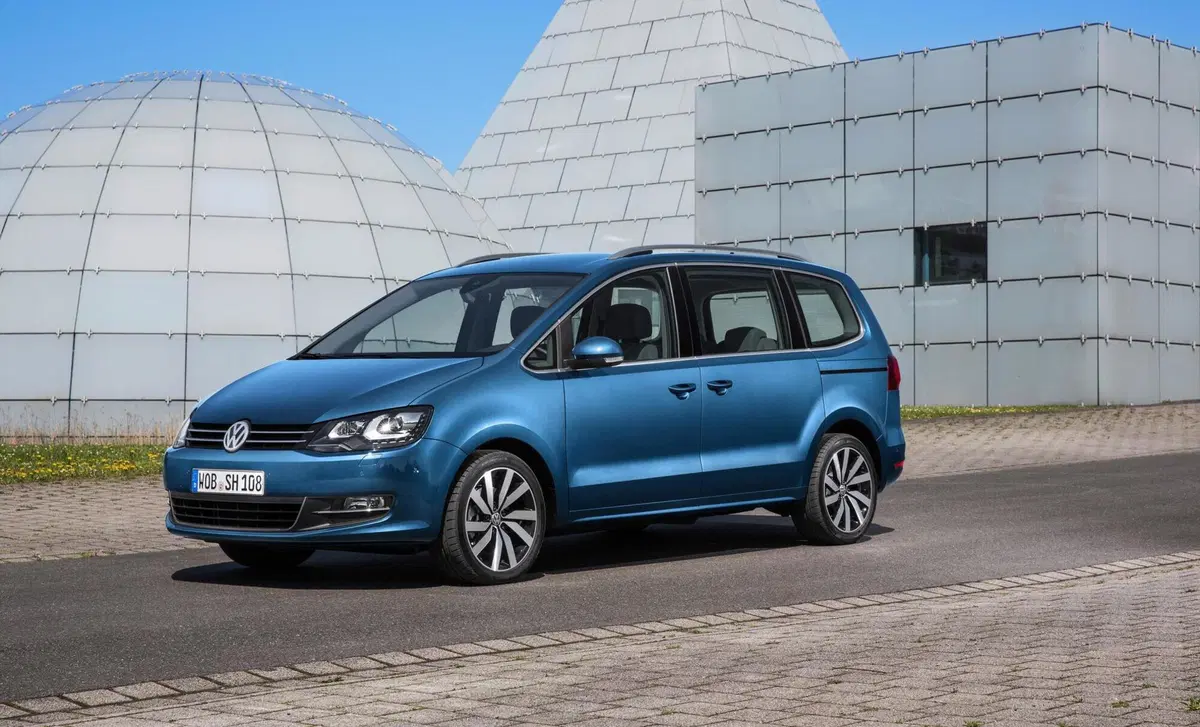 Volkswagen Sharan 2.0 TDI 177 CV SCR DSG Executive BlueMotion Tech. (10)