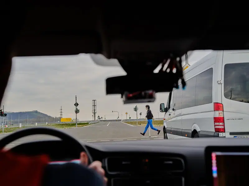 Il progetto 5G NetMobil si propone di eliminare gli incidenti dovuti a cause improvvise, come per un pedone che attraversa all'improvviso la strada