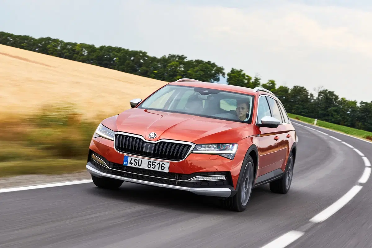 Skoda Superb Scout 2019 | La station wagon per papà avventurieri [Video]