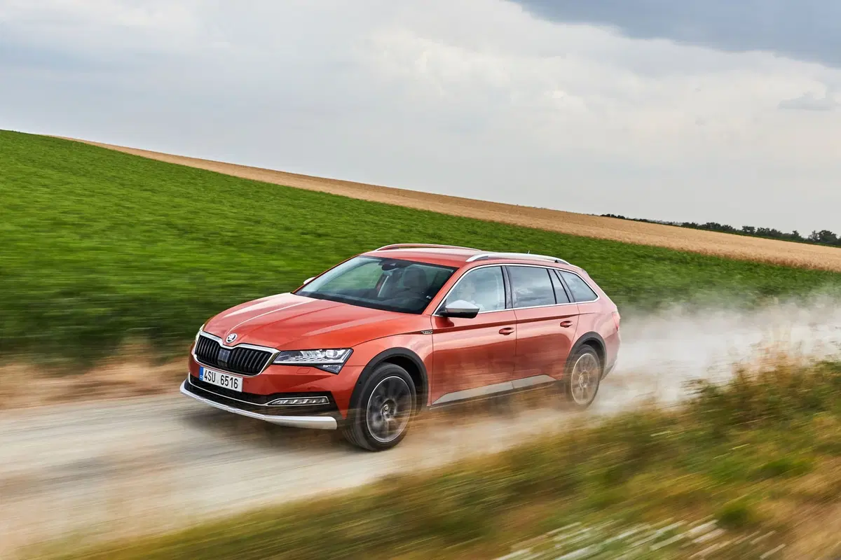 Skoda Superb Scout 2019 | La station wagon per papà avventurieri [Video] (7)