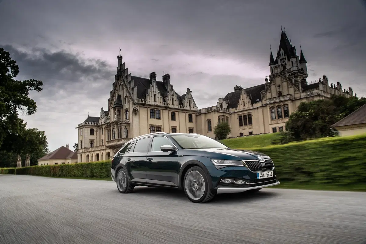 Skoda Superb Scout 2019 | La station wagon per papà avventurieri [Video] (9)