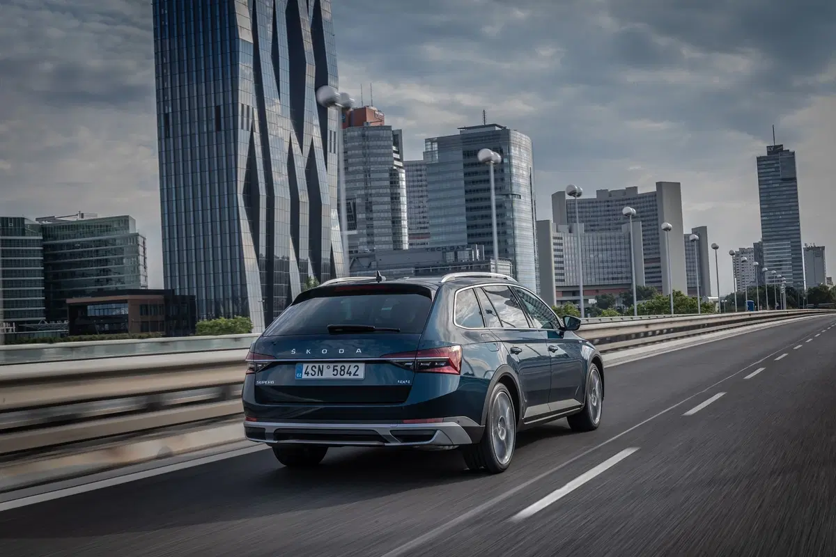 Skoda Superb Scout 2019 | La station wagon per papà avventurieri [Video] (10)