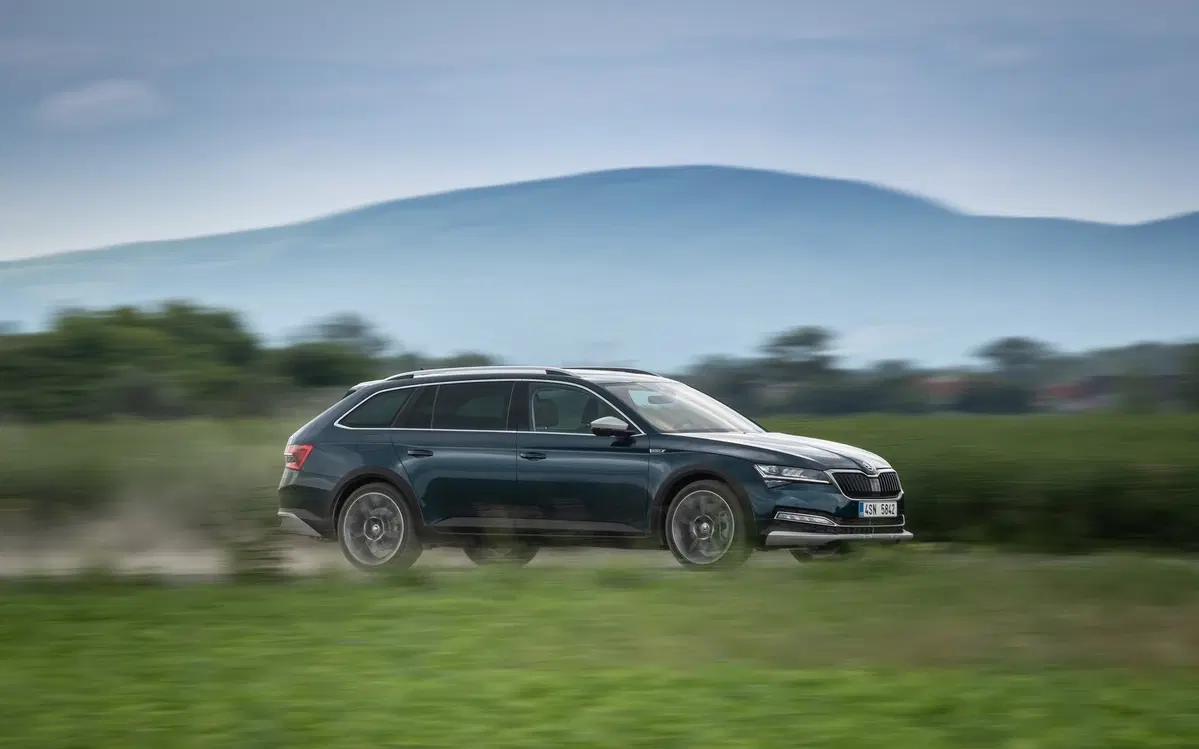 Skoda Superb Scout 2019 | La station wagon per papà avventurieri [Video] (11)