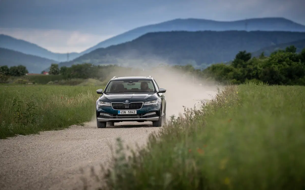 Skoda Superb Scout 2019 | La station wagon per papà avventurieri [Video] (12)
