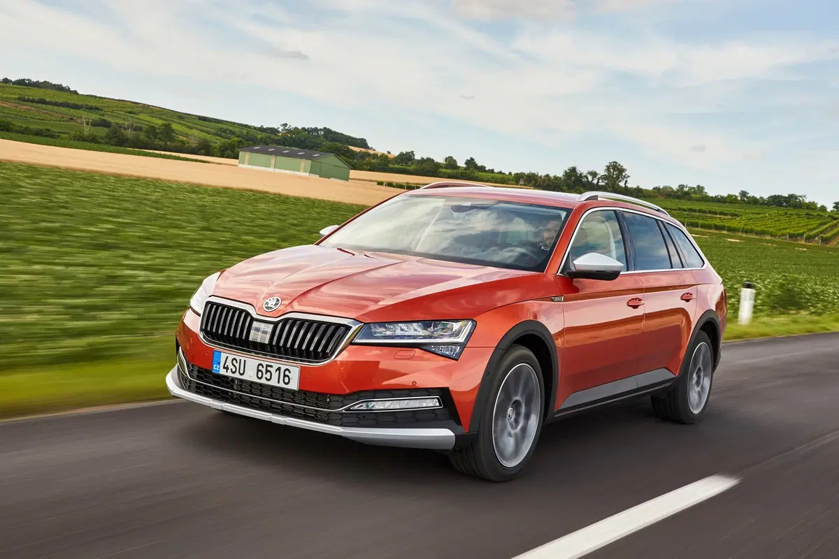 Skoda Superb Scout 2019 | La station wagon per papà avventurieri [Video] (16)
