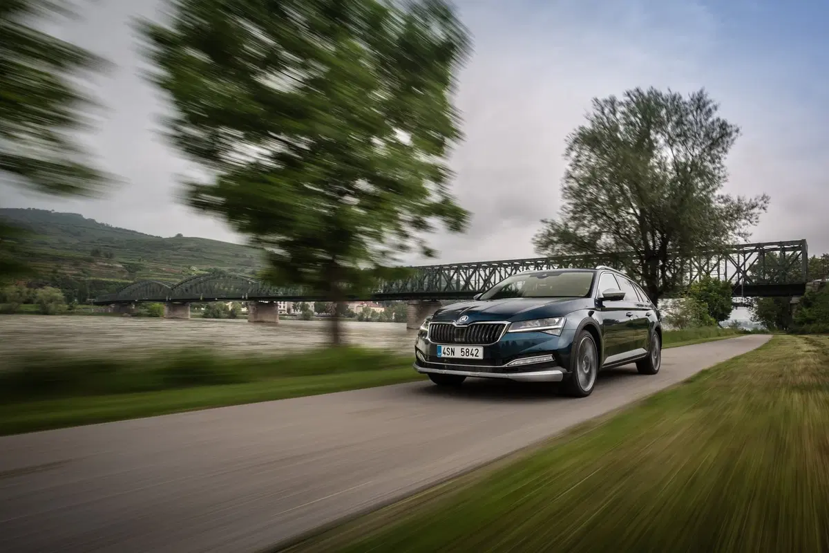 Skoda Superb Scout 2019 | La station wagon per papà avventurieri [Video] (18)