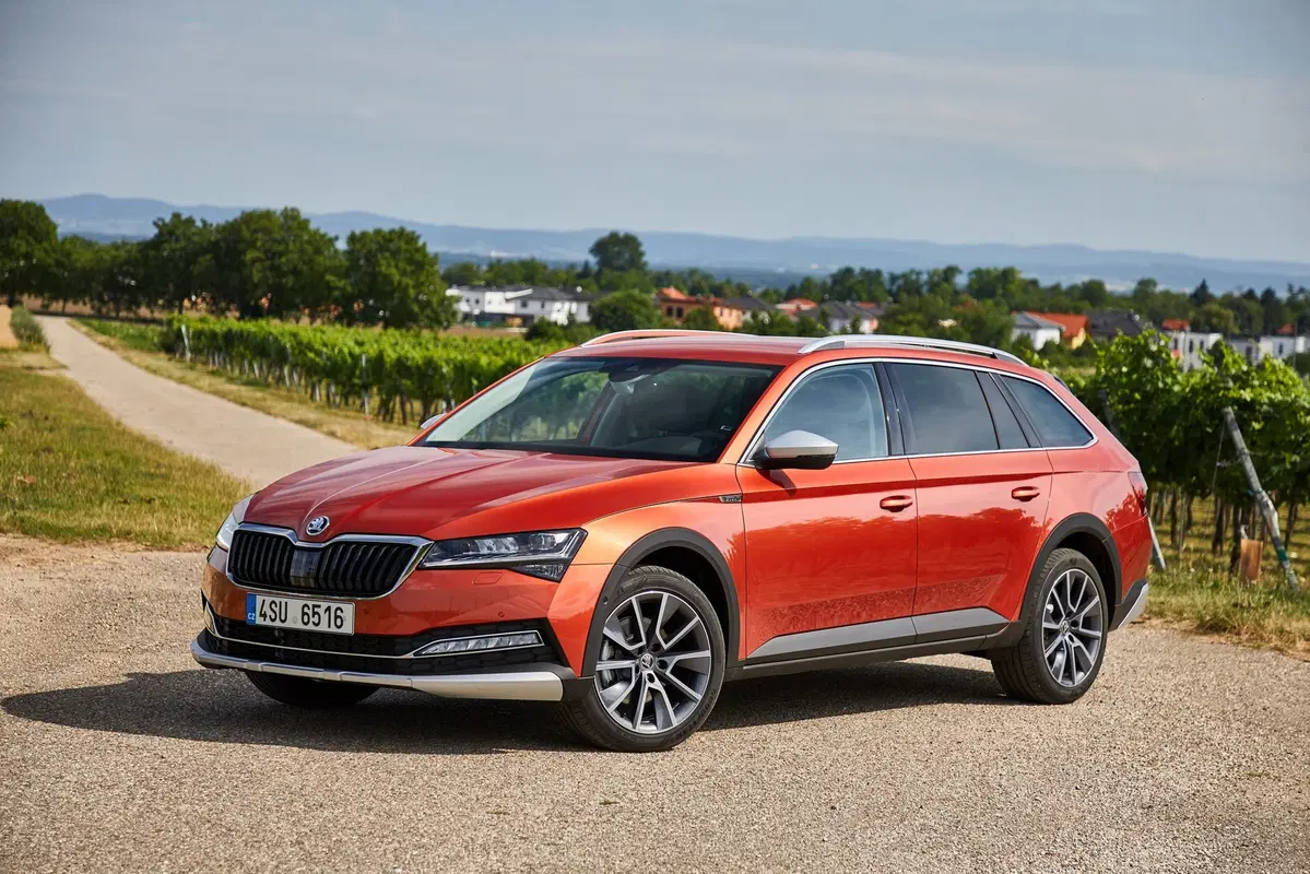 Skoda Superb Scout 2019 | La station wagon per papà avventurieri [Video] (19)