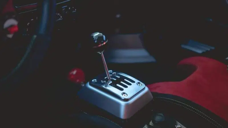 Cambio MANUALE su Ferrari 430 Scuderia. Che spettacolo! L'unica al mondo ma, volendo, esiste il kit...