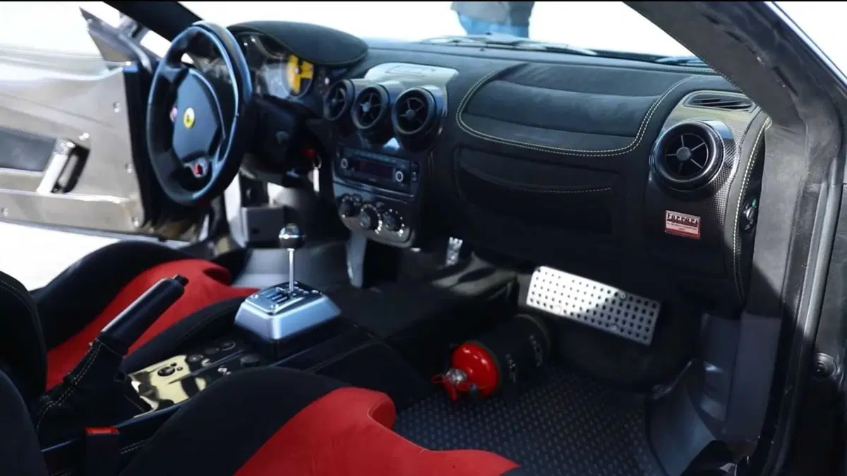 Cambio MANUALE su Ferrari 430 Scuderia. Che spettacolo! L'unica al mondo ma, volendo, esiste il kit... (5)