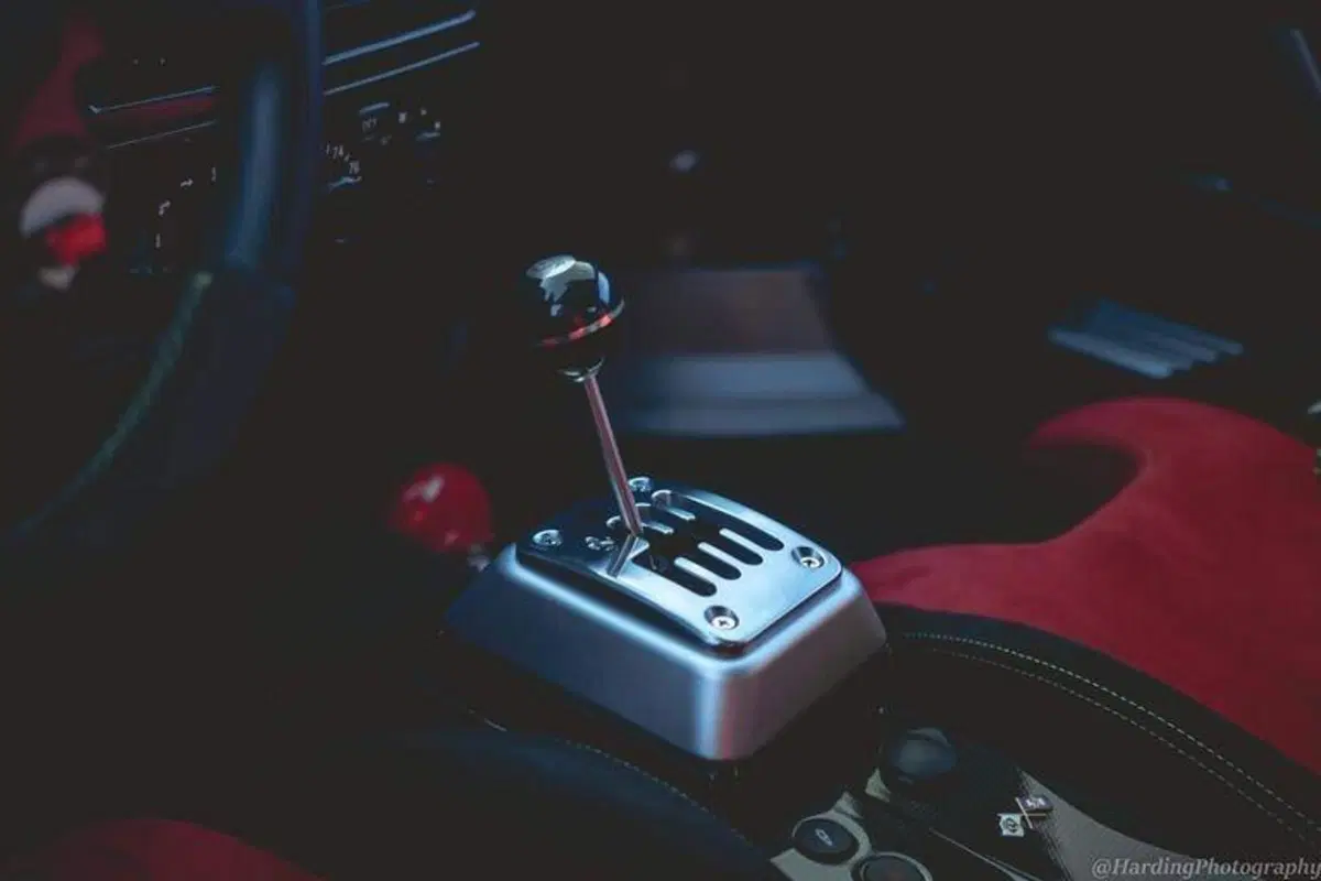 Cambio MANUALE su Ferrari 430 Scuderia. Che spettacolo! L'unica al mondo ma, volendo, esiste il kit... (3)
